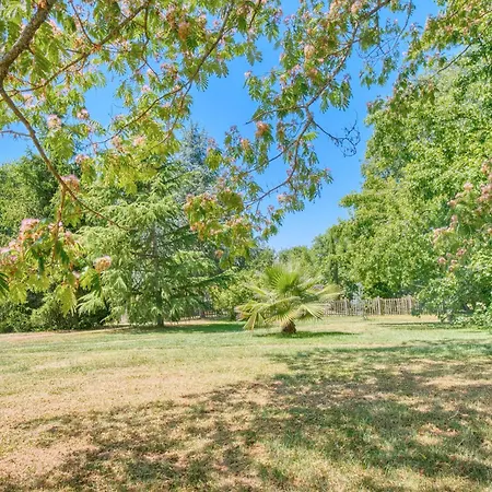 Amicie Nyaraló Monsac